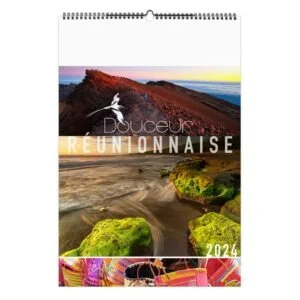 Calendrier publicitaire illustré par de photographies de paysages et rivages paradisiaque de l'ile de la réunion, avec deux mois par page, page de garde 2024.